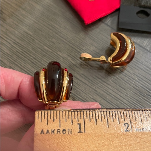 Kenneth Jay Lane Gold-tone and Tortoise Acrylic Clip Earrings - Picture 10 of 17